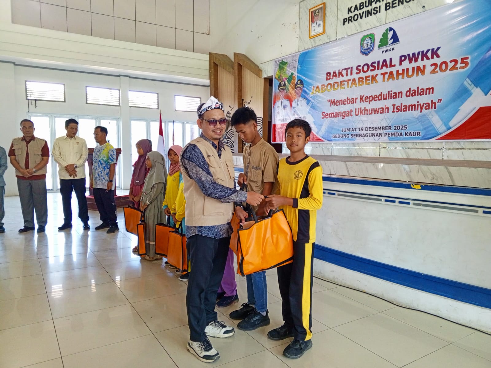PWKK Jabotabek Tebar Kepedulian di Kaur dengan Bakti Sosial